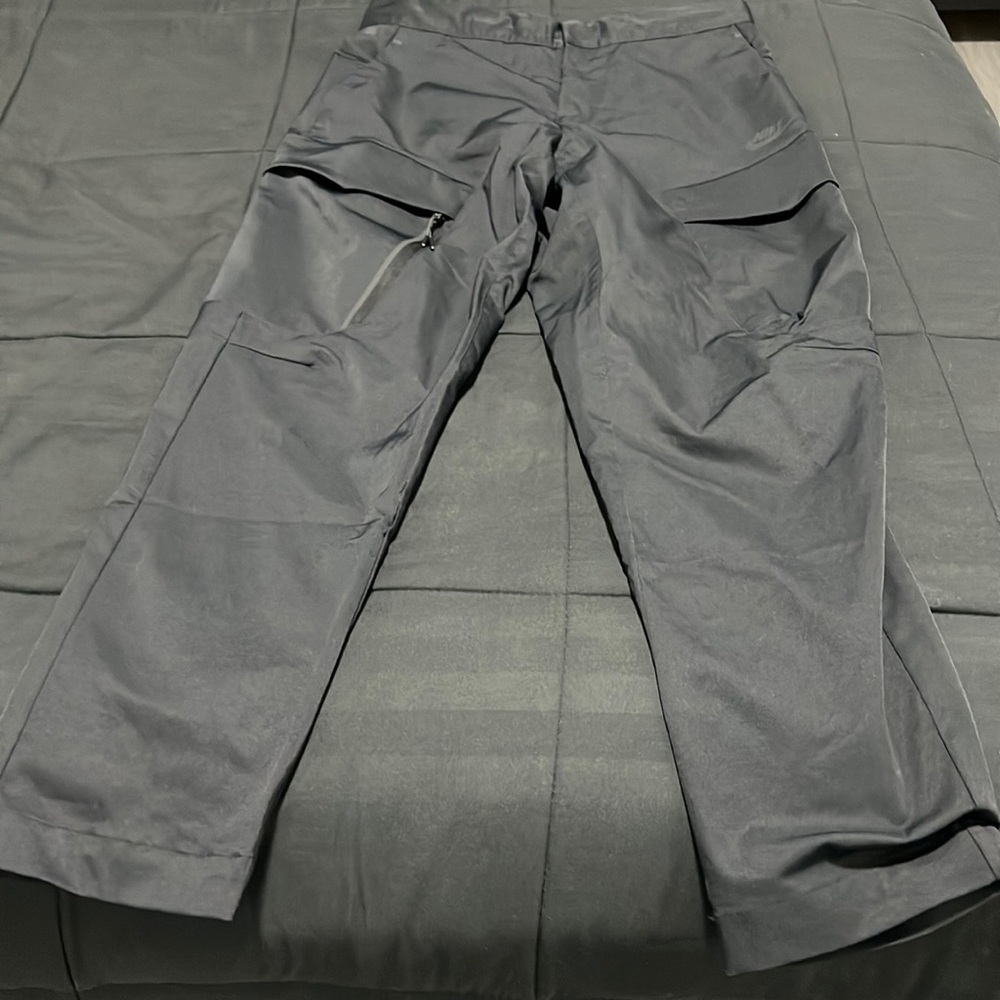 Nike Standard Fit Taper Leg Regular Length black pants. Medium